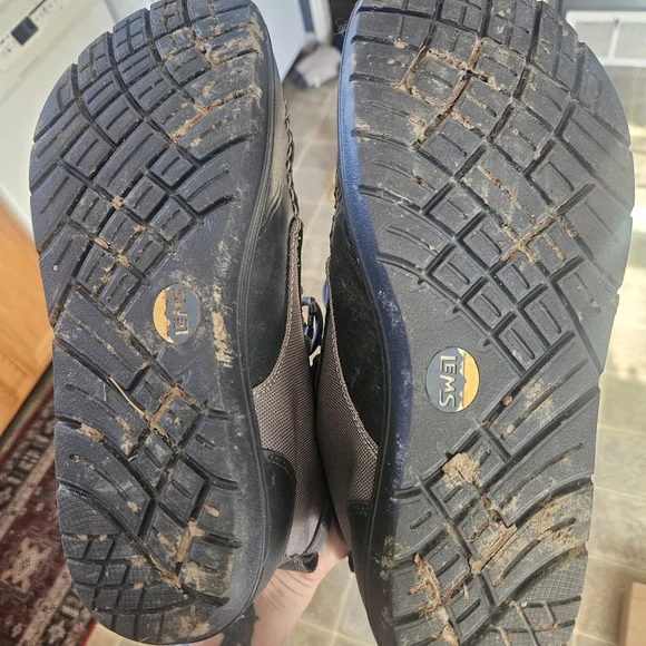 Men's Black and Gray Boots - Picture 7 of 7